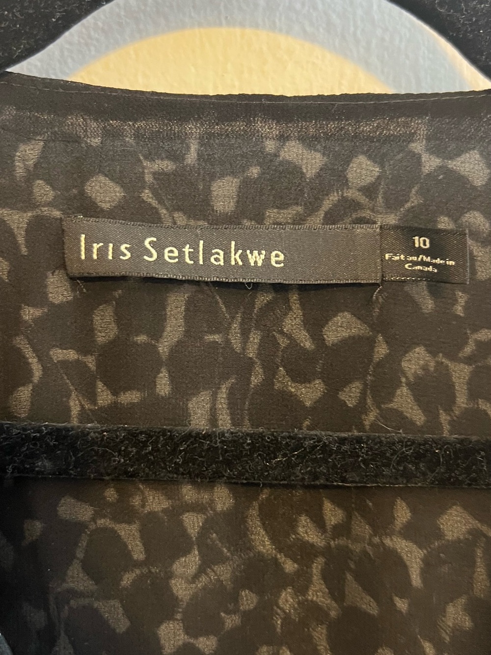 Iris Setlakwe Black & White Printed Sheer V-Neck Blouse - Women’s Size 10 - Picture 2 of 8